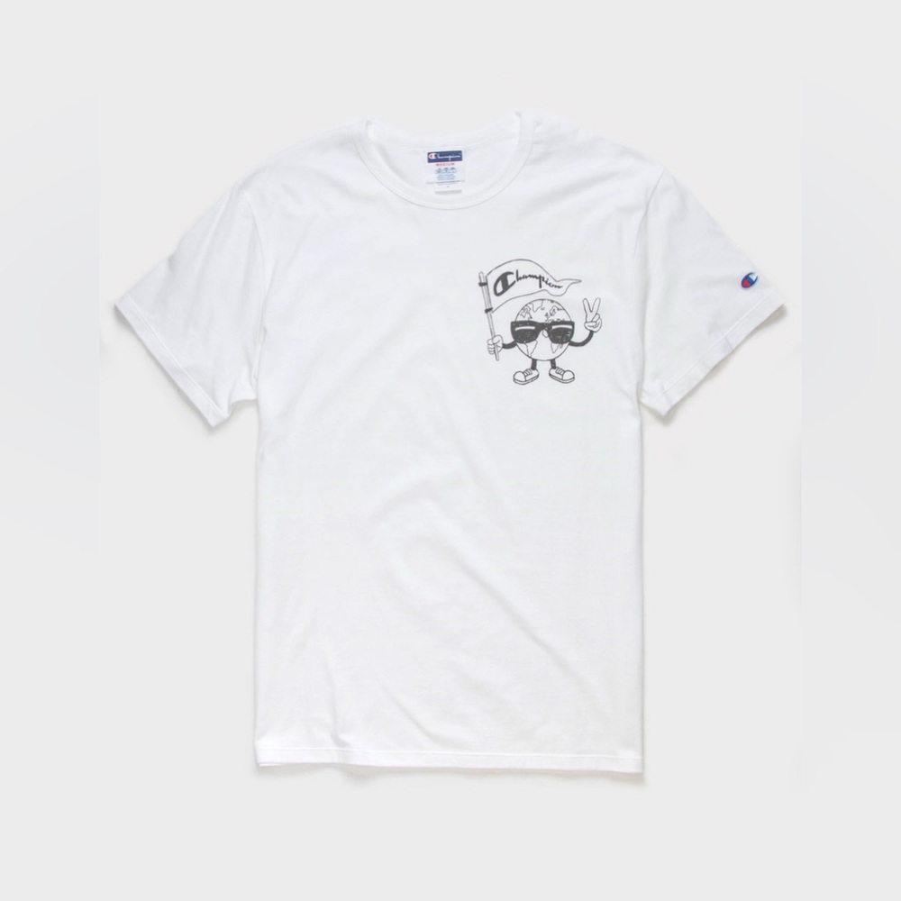 Champion White Graphic Tee
Size Large
100% Cotton